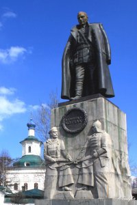 Да ладно. Забыли мне кажется
Памятники Верховному правителю России А.В. Колчаку в Омске и Иркутске