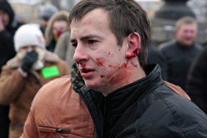 Вильнюс 2009 митинг возле парламента, митинг против ЕС и ситации в стране.

Стреляют резиновами пулями, по скольку 21 век все снимают на телефон, пострадали 151 человек.