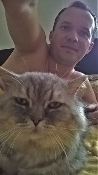 А вот и нормальная фотка "Мужчина с котом"