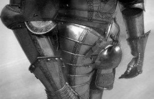 Если в шлеме на первом фото можно лишиться носа, то в этом доспехе можно лишиться чего-то более дорогого.