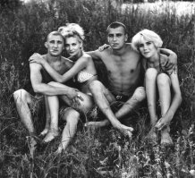 Если мне не изменяет память, это лидеры какой-то ОПГ, лица знакомые очень. Подскажите кто помнит