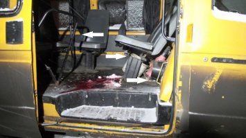 Оно конечно выдержало, но поручни, сиденья, щит между салоном и кабиной?