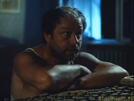 Может немного не в тему, но напомнило фильм " Менялы ", если кто знает