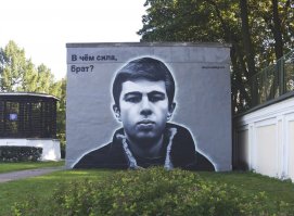 Эти люди повлияли на культуру и науку, а СПб считается культурной столицей. С другой стороны можно так же отнестись к нашим звездам, спросив мол, что они сделали для Питера, чтобы быть нарисованными на очередной трансформаторной будке.