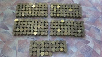 У меня вышло 23530, правда в конце я крышку все таки снял и так докидывал до полной