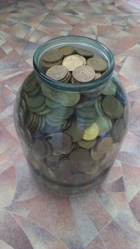 У меня вышло 23530, правда в конце я крышку все таки снял и так докидывал до полной