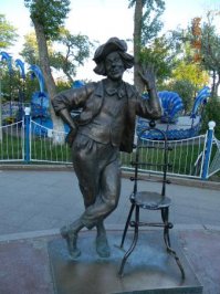 Тюмень. Цветной бульвар
Памятник Юрию Никулину, клоуну Карандашу и Олегу Попову