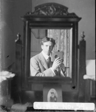 А я думал селфи как то вот так выглядело))