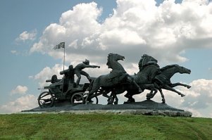 Каховка. Украина. 2 коня и лошадь. при союзе запрещено фотографировать спереди. уж очень высокая детализация животных.