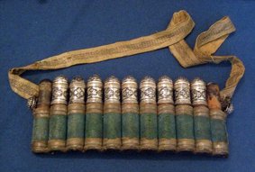 А были ещё поясные (типа патронташа) и надеваемые через плечо (типа бандольеры).