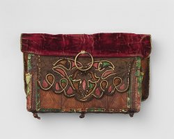 А были ещё поясные (типа патронташа) и надеваемые через плечо (типа бандольеры).