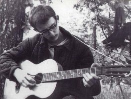 А этого музыканта узнаете?
:)
( Пионер Саша Фрадкин (Градский)... Начало 1960-х годов...)