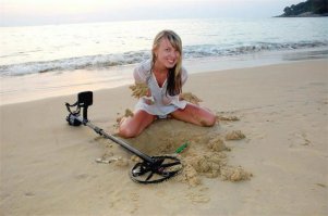 Ну яйца же торчат!