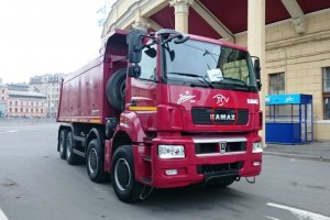 Взял трехосный седельник 65206. До него была Рено Магнум. КАМАЗ круче... 100% Мерин, на кабине даже отверстие под меренскую эмблему осталось)