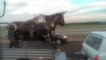 Художник создаёт скульптуры из старой сельхозтехники, которые взорвут вам мозг