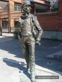 Остап и Киса в Екатеринбурге, а стул - в Одессе.
И конечно памятник великому Леониду Осиповичу в матушке Одессе