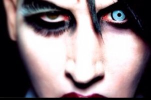 Девушка разорвала глазное яблоко присохшей контактной линзой