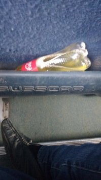 какого-то странного цвета кока кола))