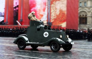 Скажите мне, ЧТО это на бронивичке???