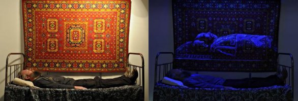 Мао Цзэдун в гробу ковер. Светится в темноте!