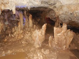 Ну и от меня пару копеек) Пусть и не зверюшки, но тоже красиво.
Это пещера Нежная, что в Лаго-Наках.