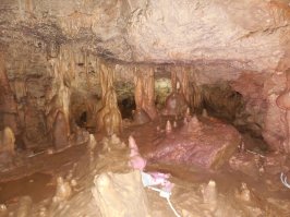 Ну и от меня пару копеек) Пусть и не зверюшки, но тоже красиво.
Это пещера Нежная, что в Лаго-Наках.