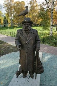 Ну и я добавлю памятники в Архангельске Степану Писахову и герою его сказок - Сеня Малина