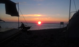 Тоже хочу "дом на колесах", только "единообъемный", а не прицеп. 
И внедорожный, естественно. :) 

Но с нашим "техрегламентом"... 

Пока так: