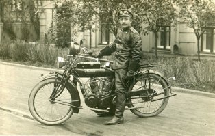 О! Мотоцикл Indian, как у героя этого фильма - классный фильм