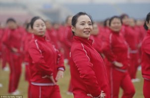 Ни хрена себе и это пенсионэрка, больше на пионэрку похожа.