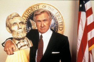 10 кинопрезидентов, которые легко обошли бы на выборах Трампа (11 фото)