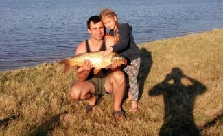 Ныряю только 2 года и только в море. Западная часть Крыма. Сам я с Евпатории. На пресняке еще ни разу не пробовал, т.к. негде, но говорят ныряют на Сасыке, но там нужно места знать где родники, иначе мутняк. И то его теперь Заповедником сделали, блин а я там все лето вот таких красавцев тягал. Внизу 1,2кг верхний 8,6 кг. И еще пару фоток моей помощницы. Жду погоды и хочу за камбалой занырнуть, при России ее стрелять можно))), но только больше 40см.