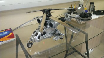 У знакомого та же история. Работает в сфере автозапчастей. Попадаются бракованные? - Ну так не на свалку же, да и увлечение в детстве и юношестве моделизмом не забыто. О выставке, тем не менее, думать не приходится, поскольку всё, что собирается, дарится. Ниже - несколько изделий.