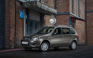 Дизайн и интерьер Калины-2, имхо, лучше Датсуна, причем все плюшки и настройки Датсуна перетекли на Калину-2. Во всяком случае дизайн Калины-2 ближе к европейскому, а у передка,пожалуй даже более фольсквагеновский чем у Поло. А вот клиренс при этом совсем другой и подвеска более энергоемкая, хоть и жестковата для дорог дальше Москвы и Подмосковья. Вот правда, если бы Датсуну сделали удлиненный как седан универсал- была бы своя ниша. Но конкуренция Ларгуса (при его блевотном интерьере и эргономике) и Весты универсал (когда блин !!!) много шансов не даст.