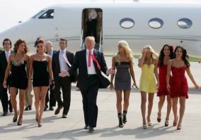 Не верю! Не может Трамп поменять своих помощниц на этих страшил, я бы не поменял!