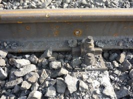 Интересно чем это пробито? (весна, 2015, юго-запад Горловки)