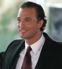 Позырим, что в ближайшие 4 года будет.
Трамп, причеши волосы назад))) У него пунктик, видимо, про лысых)))