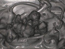 Налил краски в резервуар. Как-то стрёмно краска легла.