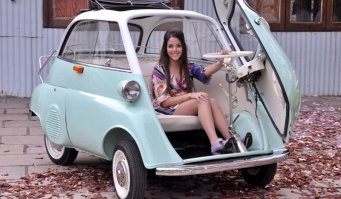 Единственно чем хороша - на тёлкины ноги пялиться