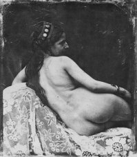 С первым эротическим фото ошибочка. Вот две фотографии, сделанные на пять лет раньше, в 1845 году. Автор первой всё тот же Феликс-Жак Мулен.