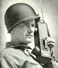 Это вроде не телефон. Это рация. К ней должен чемодан с батарейками быть?