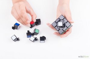 Мои попытки собрать кубик рубика человеческим способом закончились тогда, когда я понял что его можно разобрать на части и собрать по цветам))))