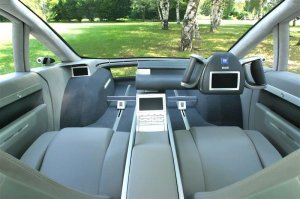 А как же игровая консоль в GM Hy-Wire, с экранчиком и возможностью дать порулить переднему пассажиру?