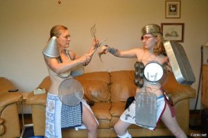 это она с мамой?