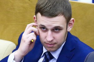 полюбому дрочит