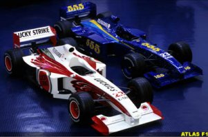 Тут болиды одной команды,  имеют различные дизайн оформления.
Не дадут такого делать ибо все машины одной команды должны выглядеть идентично.
Был похожий прецедент с командой BAR.
В попытке прорекламировать 2 различные торговые марки от BAT - "lucky strike" и "555" решили оформить 2 машины в различных дизайнах.
Им запретили это делать ссылаясь на то, что машины одной команды должны выглядеть идентично.
Когда им запретили это делать, Крейг Поллок решил раскрасить машины с правой и левой стороны , по разному.
Уж не знаю по какой причине, но и такая раскраска была запрещена.
Остановились на рекламе lucky strike.