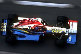 Тут болиды одной команды,  имеют различные дизайн оформления.
Не дадут такого делать ибо все машины одной команды должны выглядеть идентично.
Был похожий прецедент с командой BAR.
В попытке прорекламировать 2 различные торговые марки от BAT - "lucky strike" и "555" решили оформить 2 машины в различных дизайнах.
Им запретили это делать ссылаясь на то, что машины одной команды должны выглядеть идентично.
Когда им запретили это делать, Крейг Поллок решил раскрасить машины с правой и левой стороны , по разному.
Уж не знаю по какой причине, но и такая раскраска была запрещена.
Остановились на рекламе lucky strike.