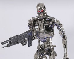 Реплика эндоскелета в масштабе 1:2.

Подставка с подсветкой синего цвета, глаза — красного.

Материал: искусственный камень, металл

Высота: 92 см

Ограниченное издание

Производитель: Sideshow Collectibles

Цена: 199000р