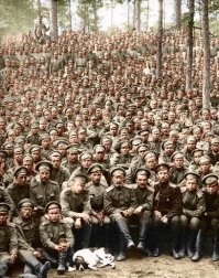 Сердце разрывается глядя на них, потом Гражданская война, Революция, Индустриализация , Отечественная война, всё на их плечах... 

Источник:  © Fishki.net