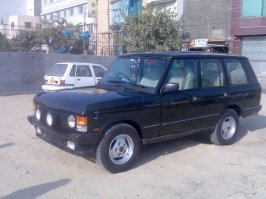 Больше похож не на Гелик, а на старый Рэньж Ровер.